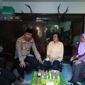 Jum’at Curhat, Kapolda Jatim Sambangi Aspol Ketintang Surabaya