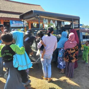 Jumat Curhat dan Berkah, Polisi di Kediri Berbagi Sayuran