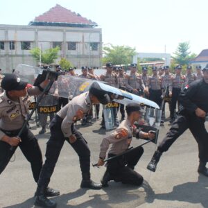 Tingkatkan Kemampuan Personel Jelang Pemilu 2024, Polres Sumenep Gelar Latihan Dalmas