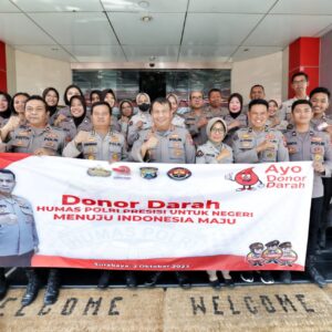 Sambut HUT Humas Polri Ke-72, Bidhumas Polda Jatim Gelar Baksos Donor Darah di PMI Surabaya