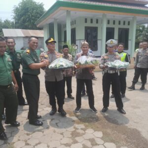 Peringati HUT TNI Ke 78, 21 Polsek Jajaran Polres Jombang Kompak Gelar Pemberian Ucapan di Tiap Koramil