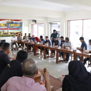 Kapolres Jombang Jumat Curhat Bersama pemilik dan pengawas SPBU