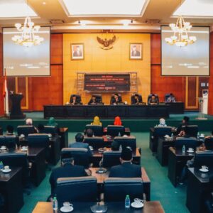 Ketua DPRD Jombang Pimpin Rapat Paripurna Pelantikan PAW Anggota DPRD dan Perkenalan Pj Bupati