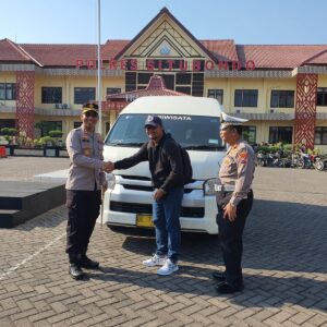 Polres Situbondo Serahkan Kepada Pemilik, Mobil Rental Yang Berhasil Diamankan Saat Hendak Digelapkan