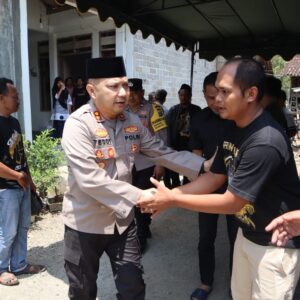 Takziah ke Rumah Duka, Kapolres Kediri Kota Berkomitmen Ungkap Kasus Pengroyokan