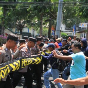 Polres Kediri Kota Gelar Simulasi Sispamkota Siap Amankan Pemilu 2024