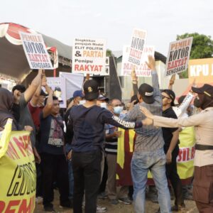 *Jelang Pemilu 2024, Polres Jombang Gelar Simulasi Sispamkota*