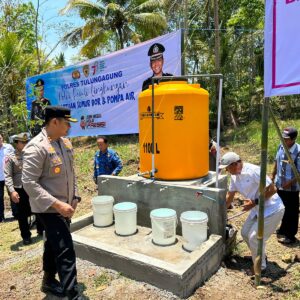 Polres Tulungagung Serahkan Bantuan Sumur Bor Untuk Warga Pucanglaban