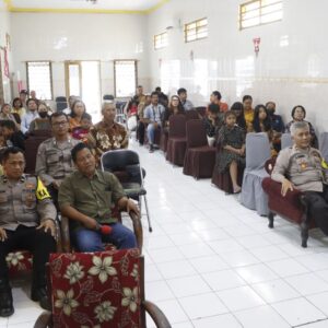 *Puluhan Jemaat Umat Kristiani di Kabuh Ikuti Kegiatan Minggu Kasih Polres Jombang*