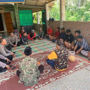 Gelar Jumat Curhat Polisi di Trenggalek Ajak Pesanggem Peduli Jaga Hutan