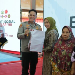 Wakapolda Jatim Hadiri 33 Tahun Mengabdi Untuk Negeri Akabri 90 Dengan Baksos dan Bakkes di Bangkalan