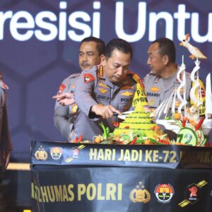 Dua Hadiah Untuk Divisi Humas Polri Dari Kapolri