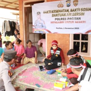 Gelar Bakti Kesehatan, Polres Pacitan Beri Pelayanan Kesehatan Gratis Warga