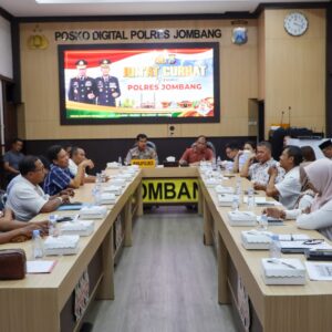 *Polres Jombang Gelar Jumat Curhat dengan Pengusaha Bahan Pokok Penting*