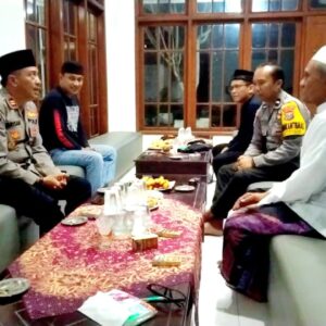 Sampaikan Pesan Pemilu Damai Polisi Sambangi Para Tokoh Ulama di Jember