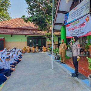 Kunjungi Sekolah, Polres Probolinggo Kota Sosialisasikan Perlindungan Anak