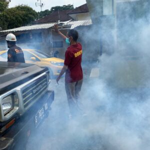 Cegah DBD, Siedokkes Polresta Malang Kota Lakukan Fogging