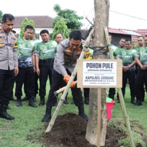 Personel Eks Brimob Nusantara Polres Jombang Gelar Bakti Sosial*