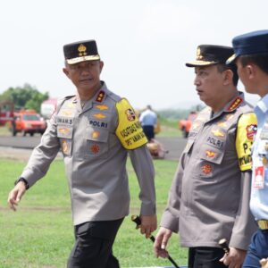 Kapolda Jatim Sambut Kedatangan Menko PMK dan Kapolri Gencarkan Penanaman 10 Juta Pohon