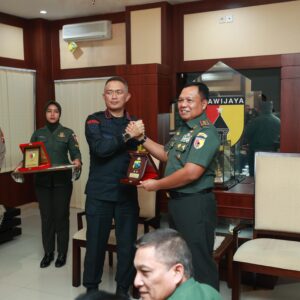 Sinergitas TNI-Polri Kawal Pemilu Damai 2024, Kapolda Jatim Kunjungi Kodam V Brawijaya