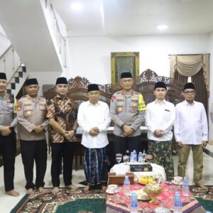 Kapolda Jatim Kunjungi Sejumlah Ponpes Perkuat Silaturahmi Untuk Kamtibmas