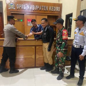 Sinergitas Polres Kediri bersama TNI Gelar Patroli Skala Besar Jaga Stabilitas Kamtibmas Jelang Pemilu