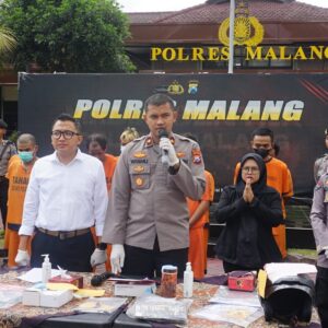 Dua Pekan, Polres Malang Berhasil Ungkap 18 Kasus Pencurian dan Amankan 10 Tersangka