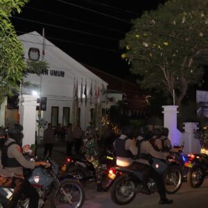 Cipta Kondisi Kamtibmas Menjelang Pemilu 2024 Polres Sampang Gelar Patroli Skala Besar