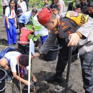 Pemkab Banyuwangi Apresiasi Penanaman 2000 Pohon Mangrove oleh Polri