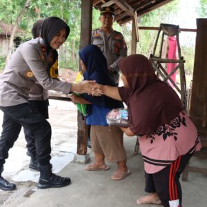 Dukung Pemerintah Tangani Stunting, Polres Ponorogo Gelar Bakti Sosial