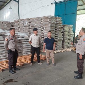 Polres Jember Siagakan Personel 24 Jam untuk Pengamanan Gudang Penyimpanan Logistik Pemilu 2024