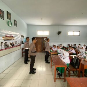 Anggota Polres Tulungagung Jadi Guru di Kelas Inspirasi Andika Mengajar 2023
