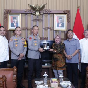 Wujudkan Pemilu Damai Kapolda Jatim Kunjungi Kantor DPRD Jawa Timur
