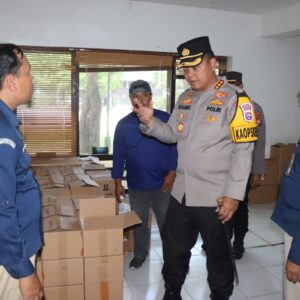 Pastikan Logistik Pemilu 2024 Aman, Kapolresta Sidoarjo Cek Gudang KPU