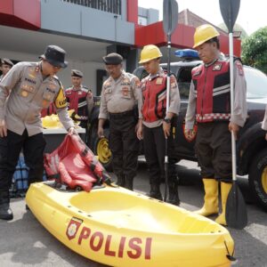 Antisipasi Bencana Hidrometeorologi, Kapolres Ponorogo Cek Kesiapan Peralatan SAR