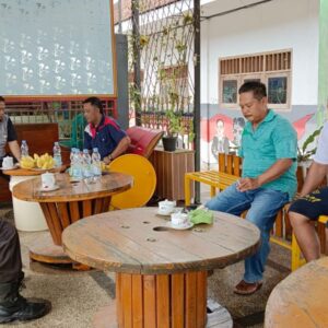 *Kapolsek Ploso tatap muka dengan Tokoh Masyarakat Desa Kebonagung berikan himbauan untuk bijak dalam menggunakan media sosial*