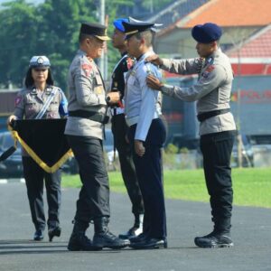 Kapolda Jatim Pimpin Apel Gelar Pasukan Operasi Lilin Semeru 2023