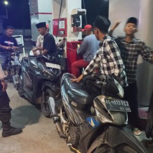 *Anggota polsek perak patroli malam ke spbu perak*