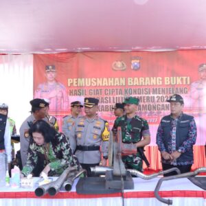 Di Lamongan, 2.500 liter Miras dan Ratusan Knalpot Brong Dimusnahkan Jelang Nataru