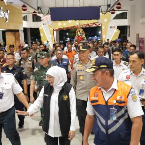 Pastikan Nataru Aman, Kapolda Jatim bersama Forkopimda Kunjungi Sejumlah Terminal dan Stasiun