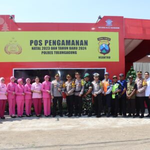 Motivasi Personel, Kapolres dan Ketua Bhayangkari Tulungagung Kunjungi Pos Pam dan Pos Yan Ops Lilin Semeru 2023