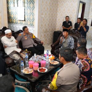 Kapolres Pelabuhan Tanjung Perak Jalin Silaturahmi Bersama Ormas madura Bersatu Dukung Pemilu Damai 2024