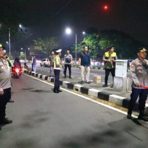 Malam Pergantian Tahun Polres Pelabuhan Tanjungperak Tindak Puluhan Knalpot Brong di Suramadu