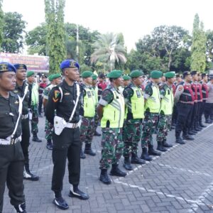 Polisi Terjunkan Ratusan Personel Gabungan, Perayaan Malam Tahun Baru 2024 di Situbondo Berlangsung Kondusif