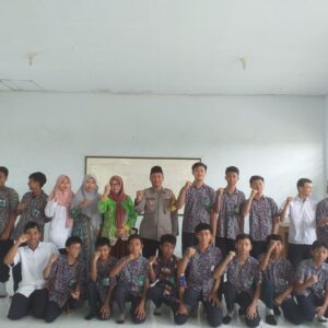 *Kanit Binmas Polsek Kudu berikan penyuluhan bahaya narkoba kepada siswa siswi SMP DU tapen*