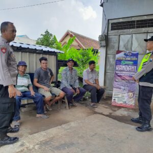 *Patroli Kanit Binmas Polsek Megaluh bersama anggota sambang ke masyarakat titipkan himbauan pemilu damai 2024*
