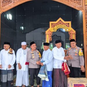 Jumat Keliling, Polres Pacitan Beri Pesan Kamtibmas Jemaah di Masjid