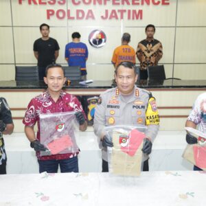 Polda Jatim Berhasil Amankan 4 Tersangka Calo Rekrutmen ASN yang Tipu Korban Hingga 7.4 Miliar