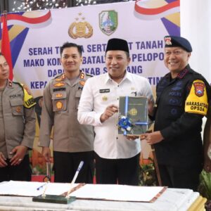 Polda Jatim Terima Hibah Tanah dari Pemkab Sampang Untuk Pembangunan Kompi Brimob