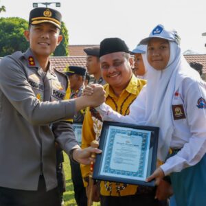 *Police Goes To School, Hari Kasih Sayang menjadi Hari Kasih Suara Pemilu 2024 Pada seluruh sekolah SMA Sederajat Kabupaten Jombang*